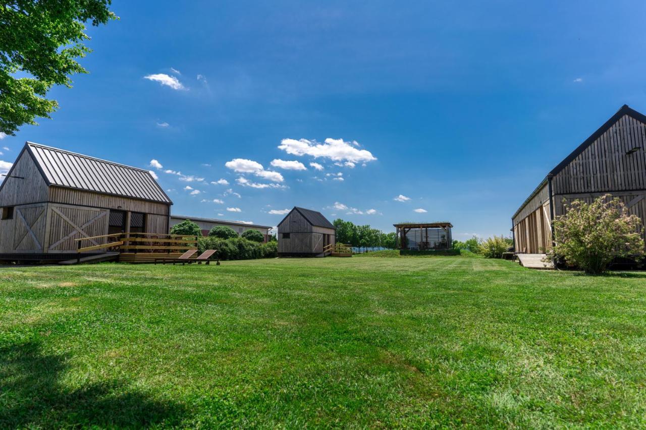 Horse Glamping Park Hotell Cirkovce Exteriör bild