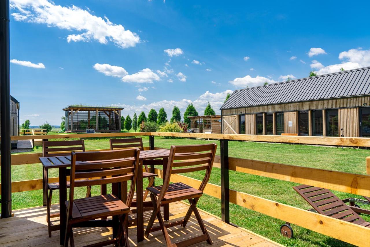 Horse Glamping Park Hotell Cirkovce Exteriör bild