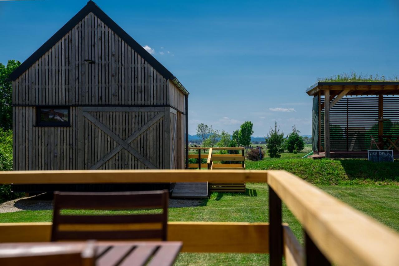 Horse Glamping Park Hotell Cirkovce Exteriör bild