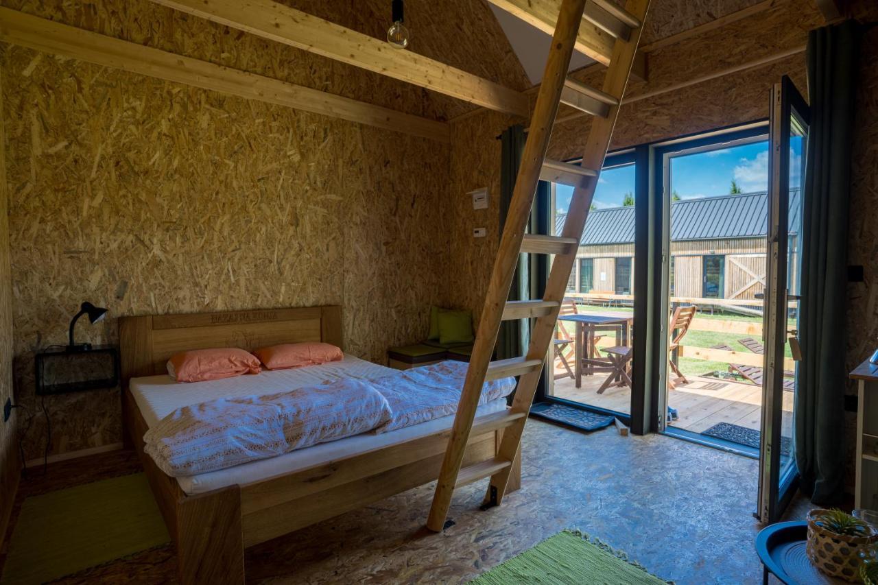 Horse Glamping Park Hotell Cirkovce Exteriör bild